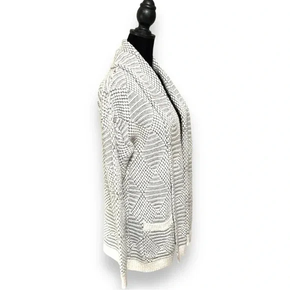 A New Day Cozy Gray and White Geometric Pattern Print Relaxed Fit Open Cardigan - Picture 4 of 16